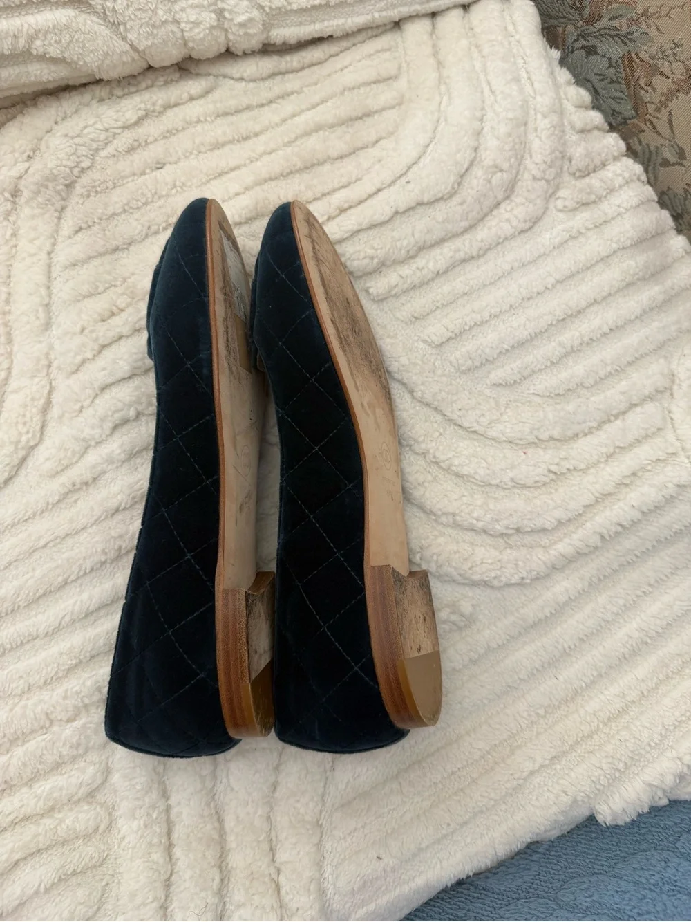 CHANEL Velvet Loafers with Crystal CC Logo in Navy Blue